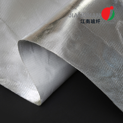 Cortinas o pantallas de aluminio reforzadas con fibra de vidrio con retraso térmico o recubiertas con papel o película de aluminio