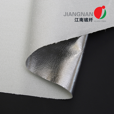 Cortinas o pantallas de aluminio reforzadas con fibra de vidrio con retraso térmico o recubiertas con papel o película de aluminio
